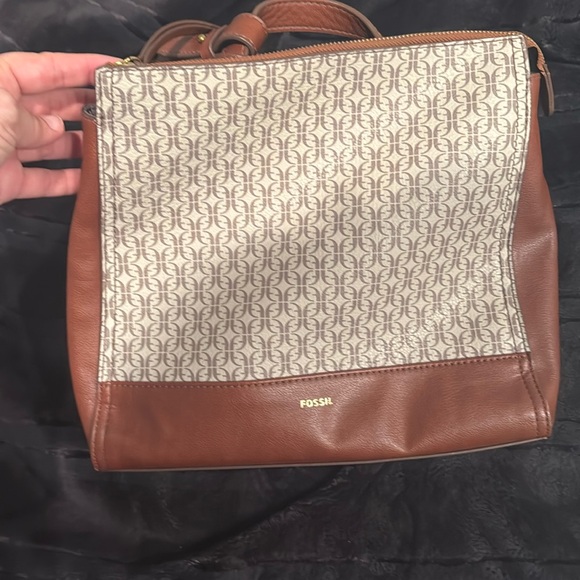 Fossil backpack/purse with multiple pockets. Adjustable straps. Cream and tan. - Picture 2 of 8